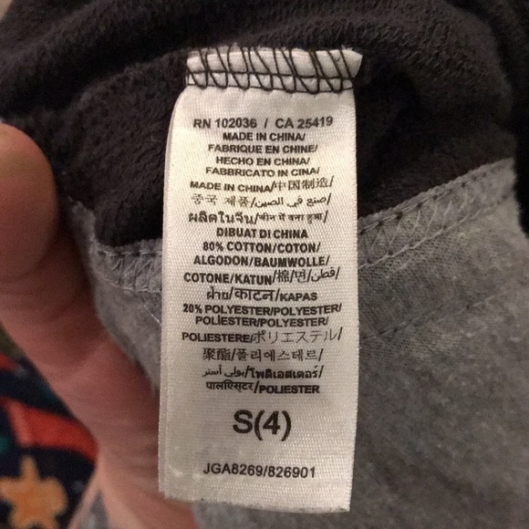 4 for $25 | boy guess size 4 zip up sweater - Picture 6 of 6